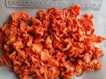 Обломоки моркови влаги 8% обезвоженные охлаждают хранение 10*10*3mm места ХАЛЯЛЬНОЕ